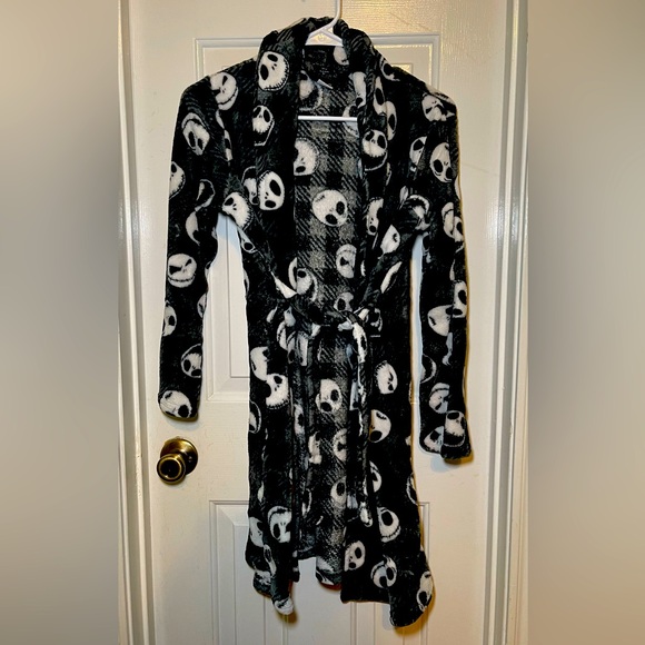 NIGHTMARE BEFORE CHRISTMAS JACK SKELLINGTON BOYS ROBE - Picture 1 of 7